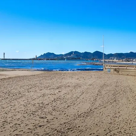 Le Nostalgique Cannes