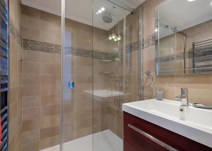 Le Nostalgique Cannes